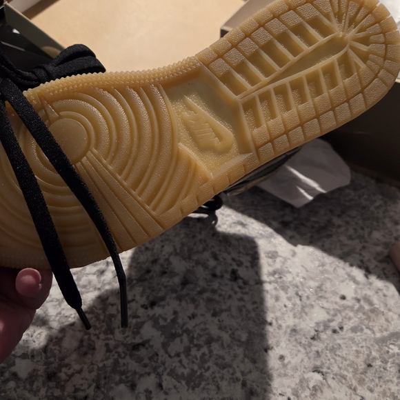 New In Box Air Jordan 1 Retro High OG Black and Gold Men's And Women Shoes - Picture 6 of 11